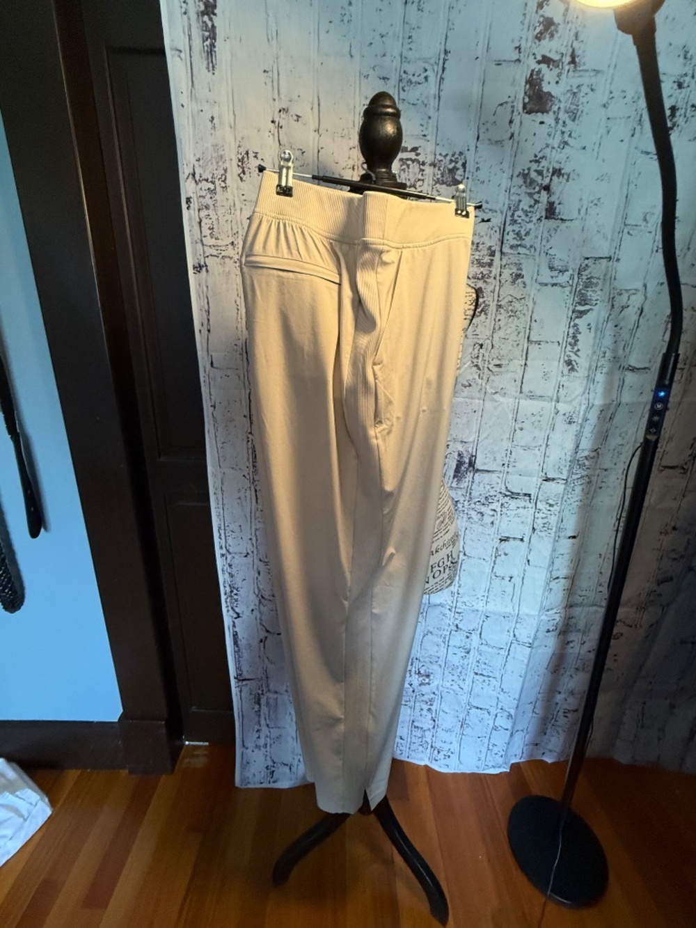 *NWOT* Athleta Brooklyn Mid-rise Ankle Pant. Size 10/T. Color Abalone. - Picture 4 of 12